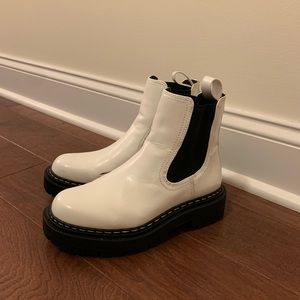 Women’s White Boots | Size 7